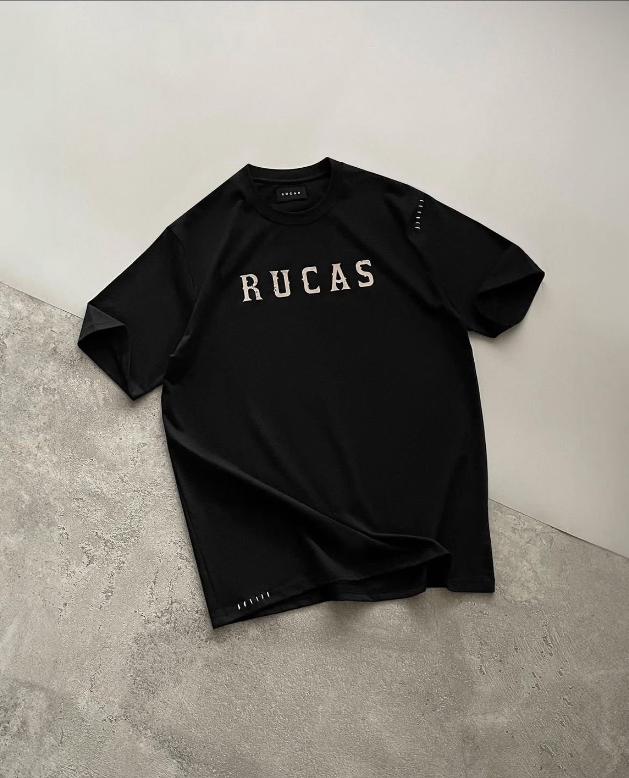 RUCAS INITIAL BLACK V1