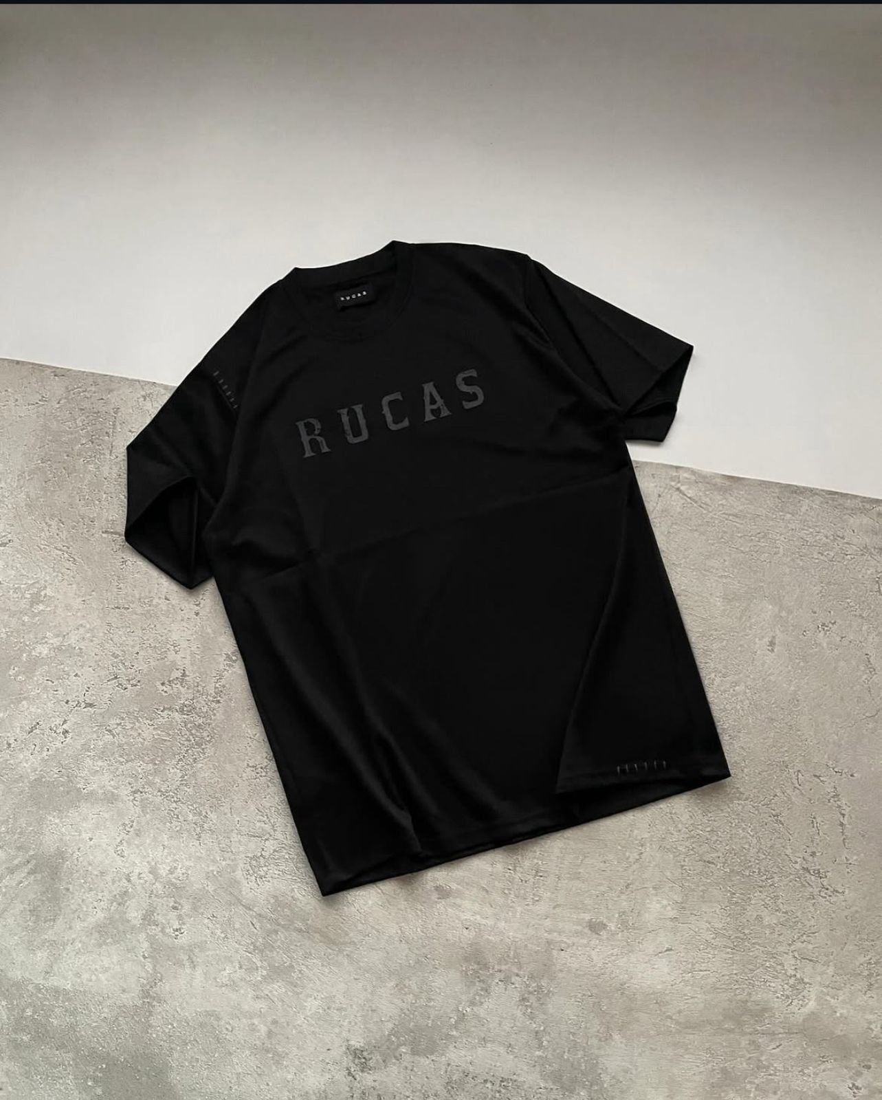 RUCAS INITIAL BLACK V2