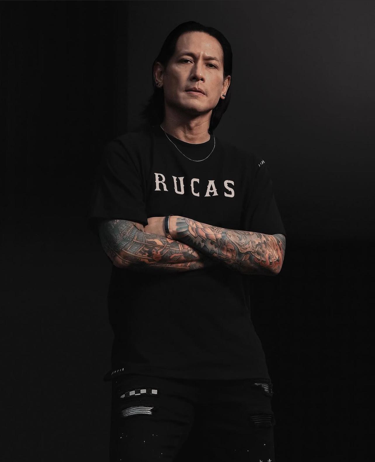 RUCAS INITIAL BLACK V1